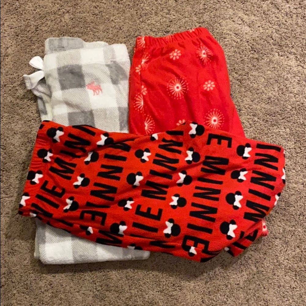Lot of 3 winter pajamas bottoms for girls